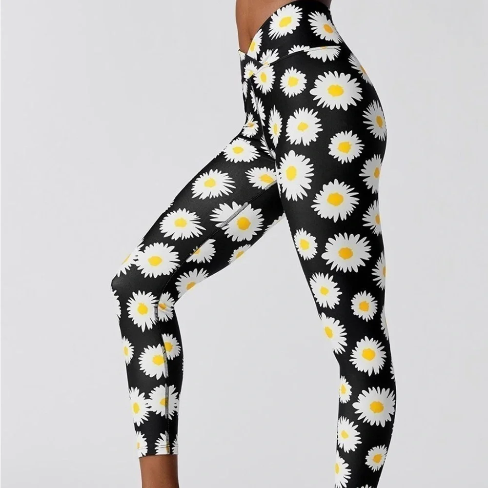 Year Of Ours Daisy Cross Front High Rise Veronica Leggings sz S - Picture 1 of 9